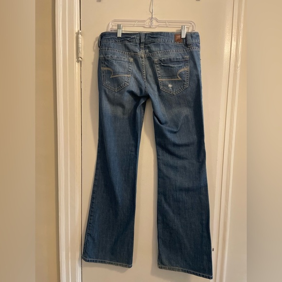 American Eagle Distressed Favorite Boyfriend Jean Medium Wash Size 6 - Picture 8 of 16
